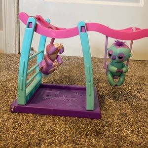 Fingerlings toy set